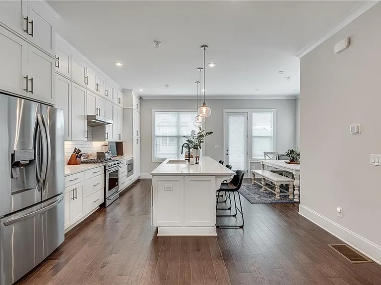 398 Concord St — Photo 13