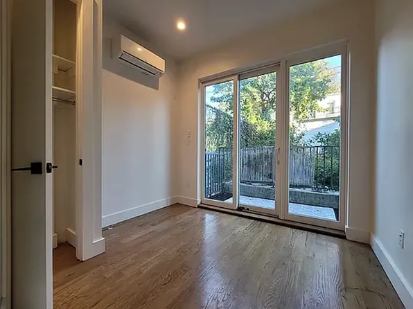 1534 Putnam Avenue image 6 of 12