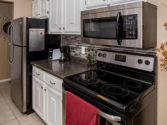 4th image of 825 8th Ave E