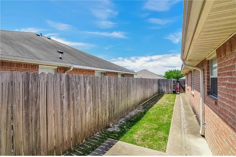 Building Photo - 921 Sun Meadow St #921