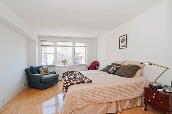 Rented by Akam Sales and Brokerage | media 9