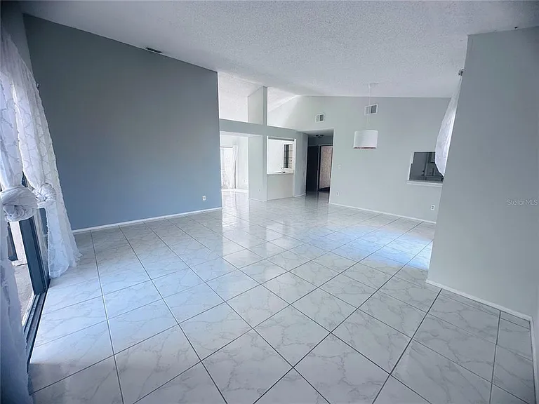 6256 Gardenview Ct — Photo 9