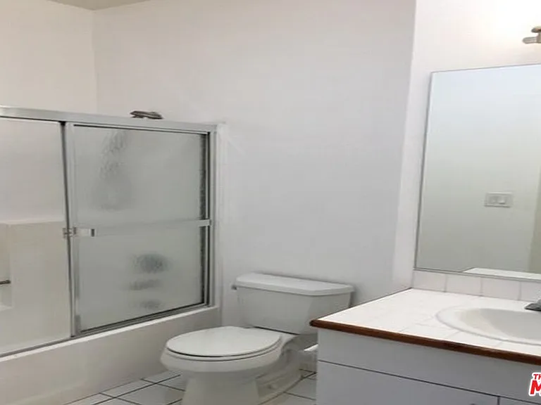 828 N Hudson Ave #207 — Photo 18