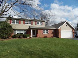 2S373 Seneca Dr, Wheaton, IL 60189