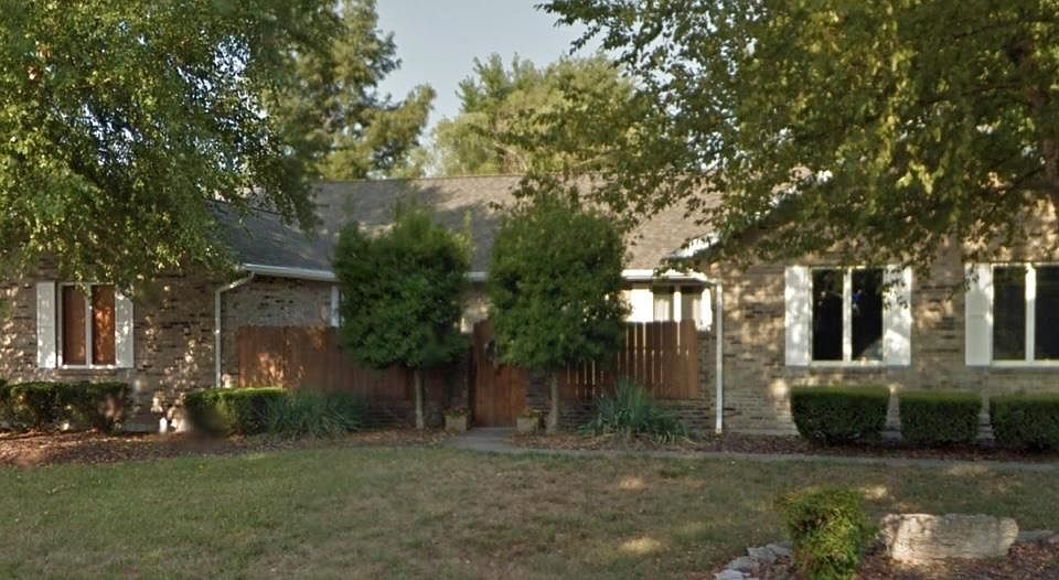 1st image of 2121 Yorktown Dr