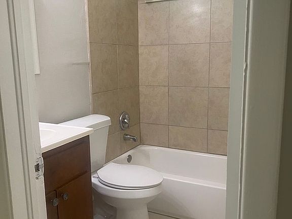 3rd image of 3227 Keniston Ln