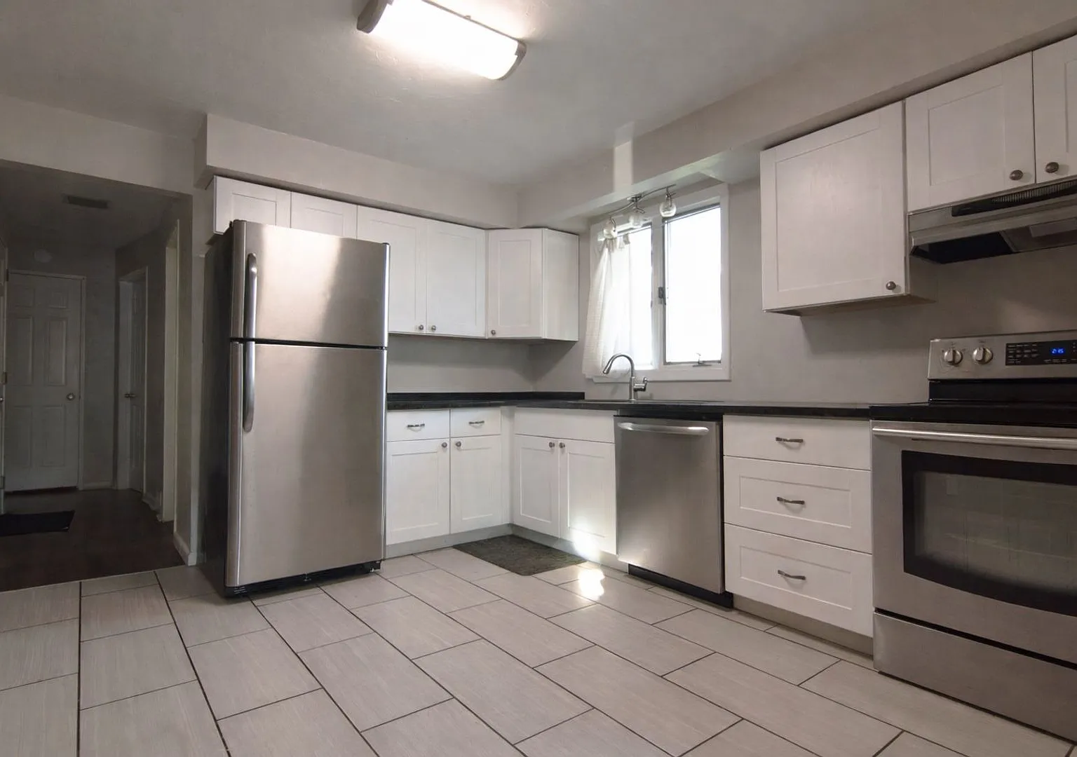 605 S Aurora Street — Photo 2