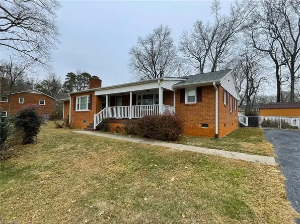 923 Grande Ln, Kernersville, NC 27284