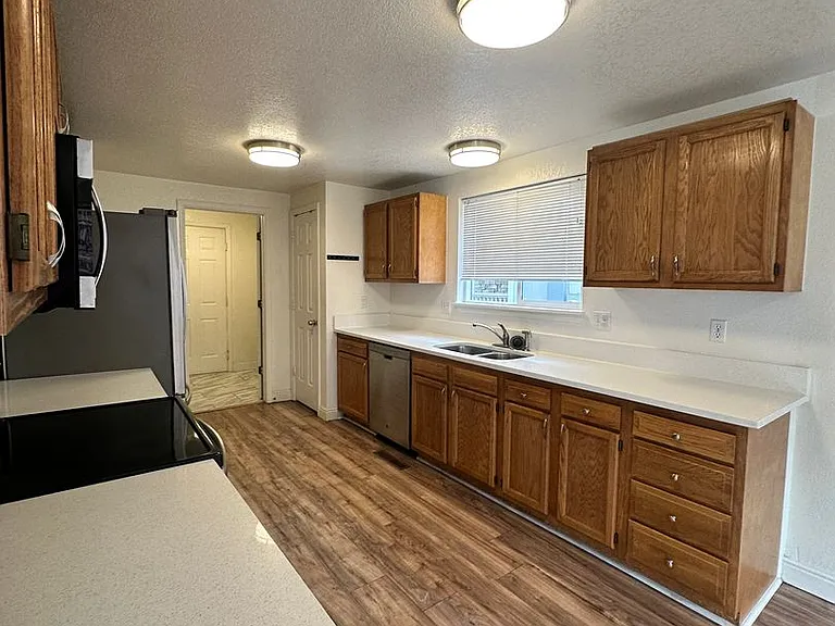 8024 Decatur St — Photo 5