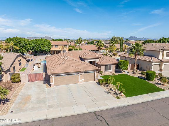 3rd image of 8730 W RUNION Drive