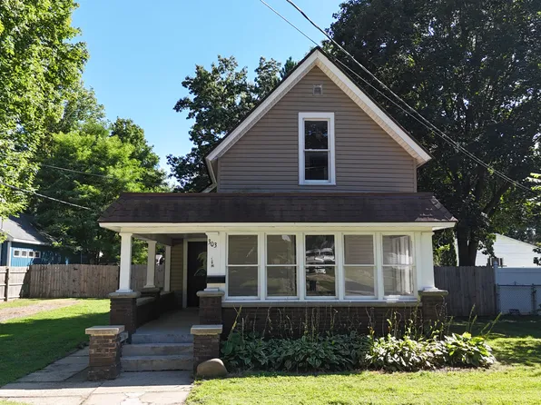 303 W Wayne St, Dowagiac, MI 49047