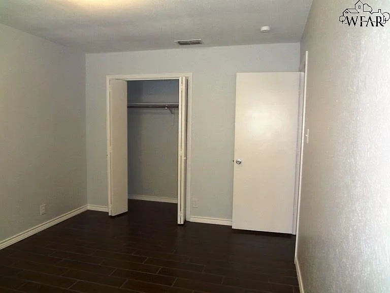 4714 Lois Ln — Photo 10