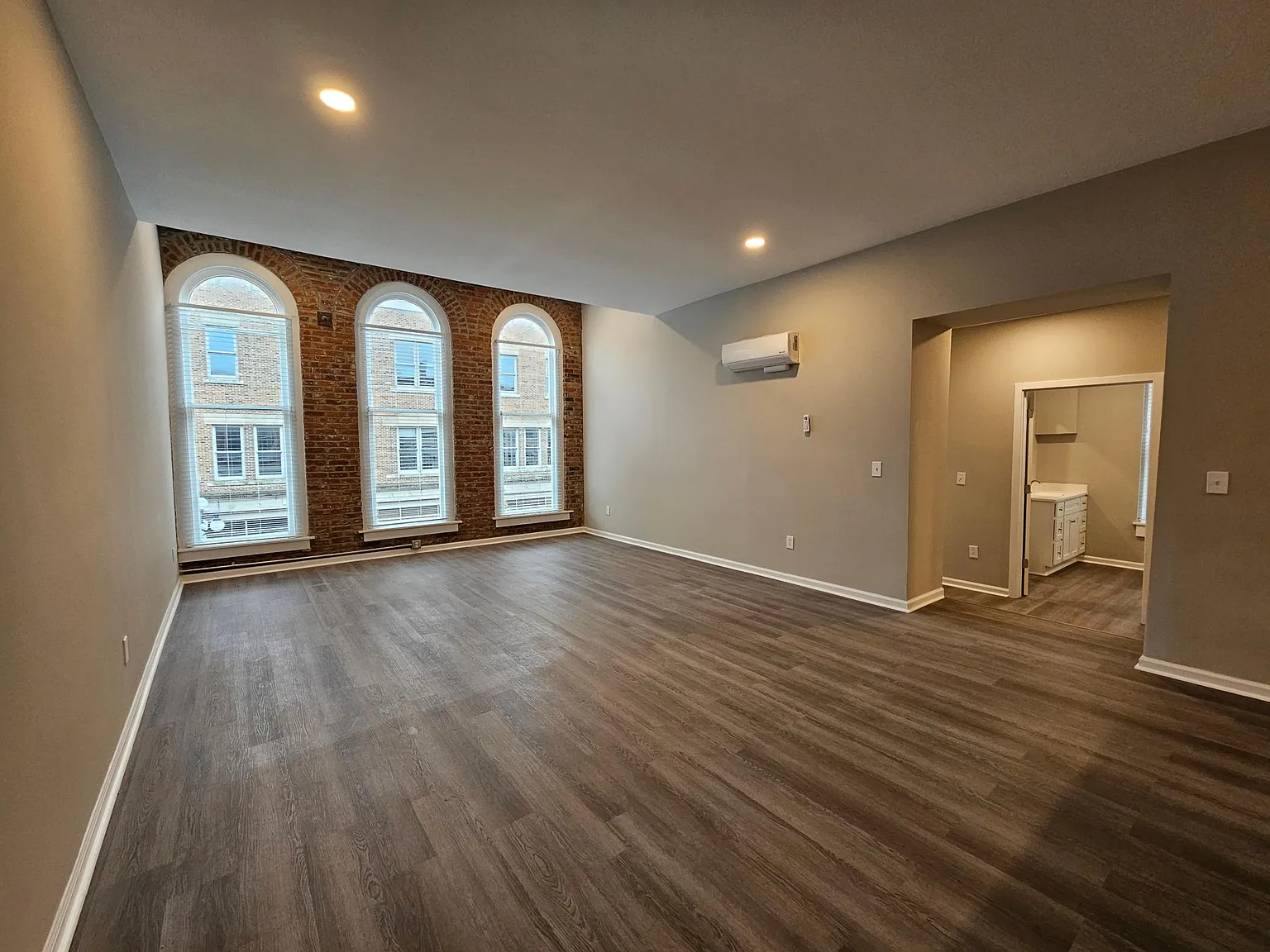1 bed, 977 sqft, $1,575 — Photo 2