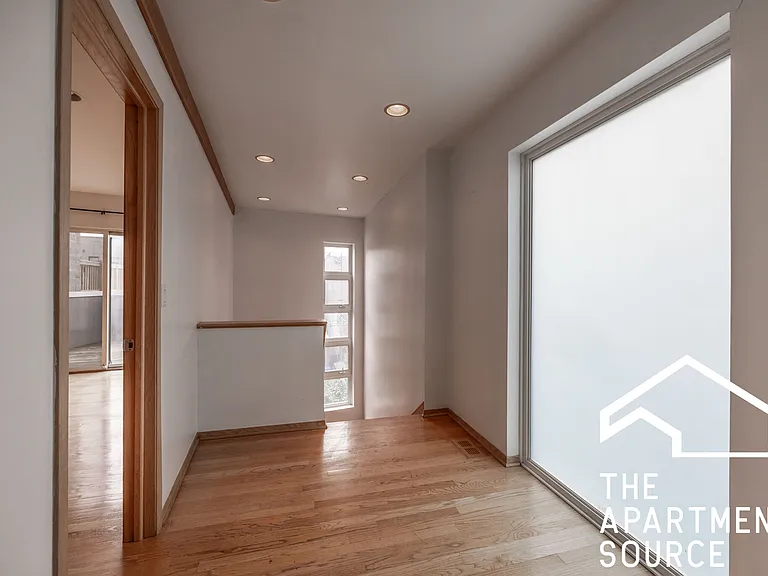 1049 N Winchester Ave #2F — Photo 12