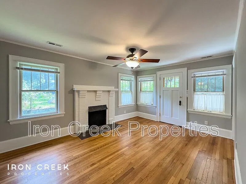 3 bed, 2.0 bath, 1078 sqft, $2,195 — Photo 3