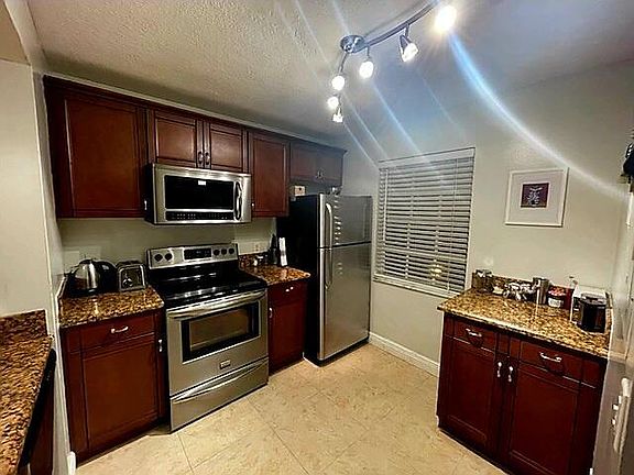 4th image of 1035 Lake Shore Dr APT 203