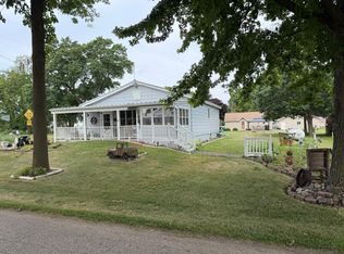 10923 Main St, Glenville, MN 56036