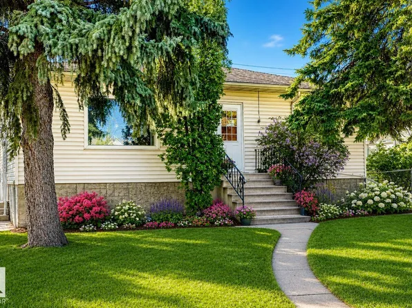 11424 105th St NW, Edmonton, AB T5G 2M8