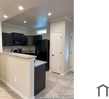 3rd image of 6946 Lakeview Dr #102