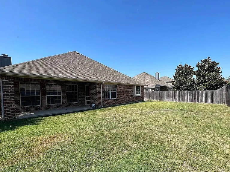 1418 Kingsley Dr — Photo 20