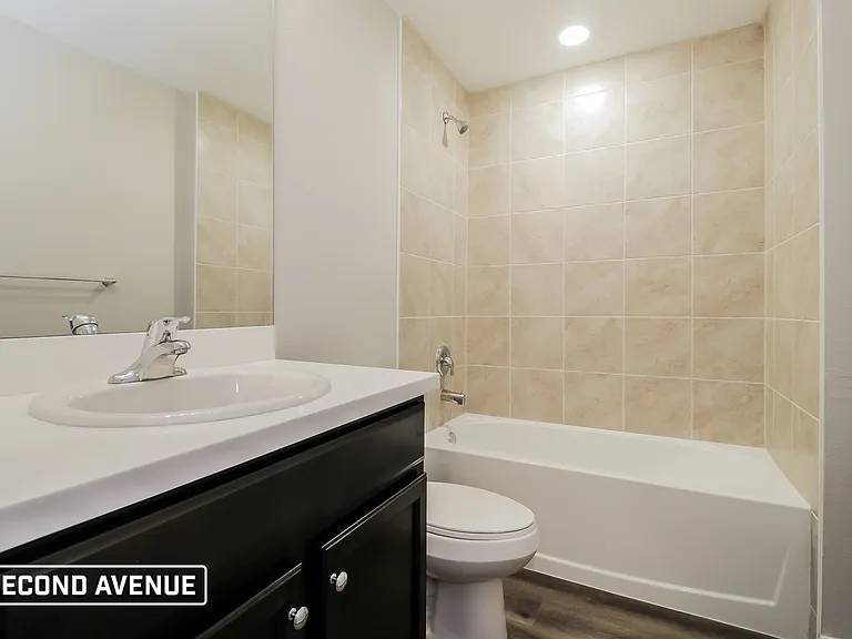 438 Reading St — Photo 13