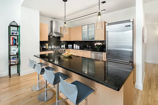 Sold by Dolly Lenz Real Estate LLC | media 16