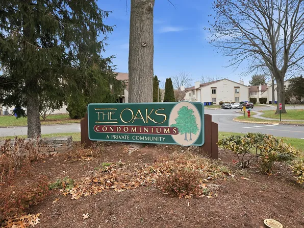 17 Little Oak Ln, Rocky Hill, CT 06067