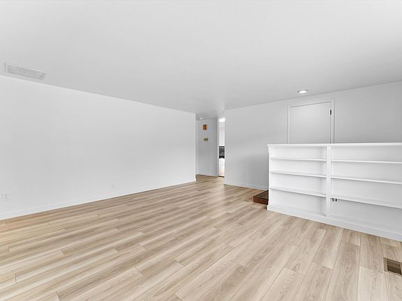 2nd image of 714 S Berwick Dr