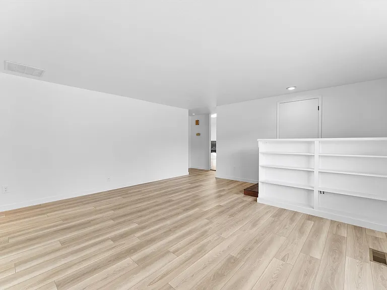 714 S Berwick Dr — Photo 2