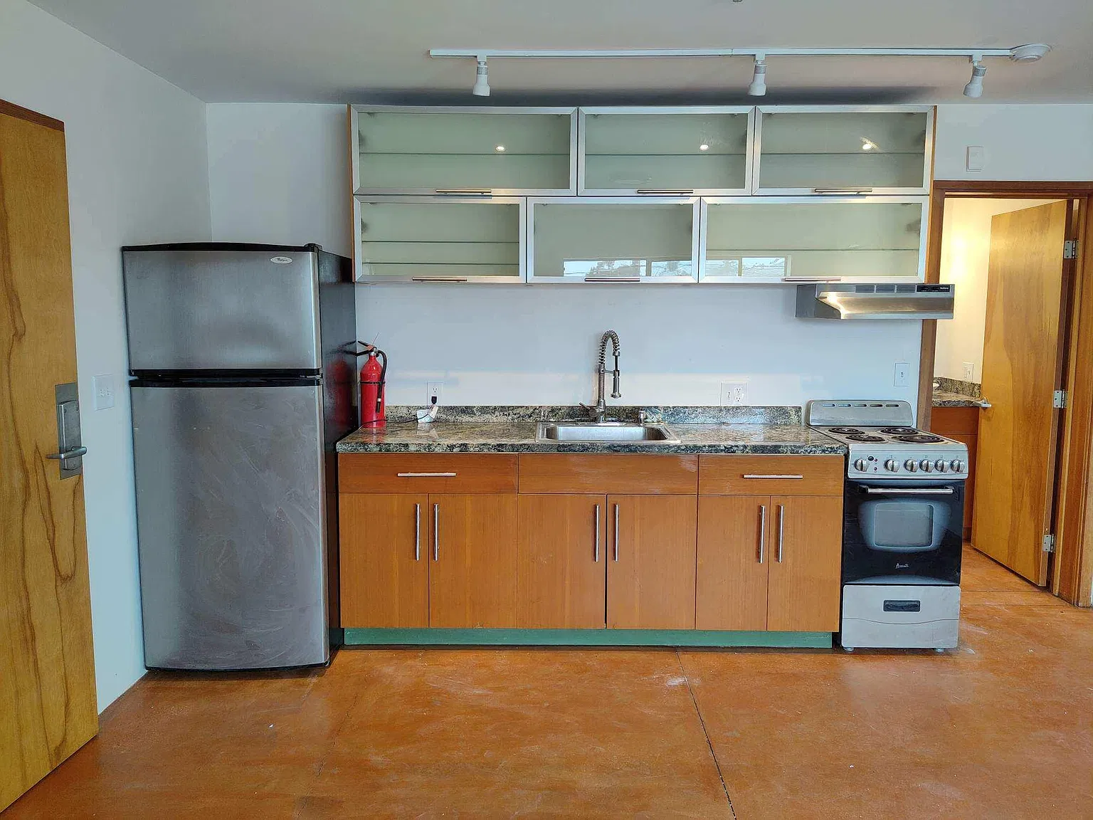 1431 University Ave — Photo 3