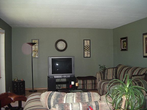 2nd image of 1832 De Witt Ct