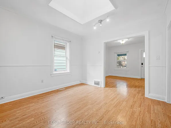 13 29th St, Toronto, ON M8W 3A9