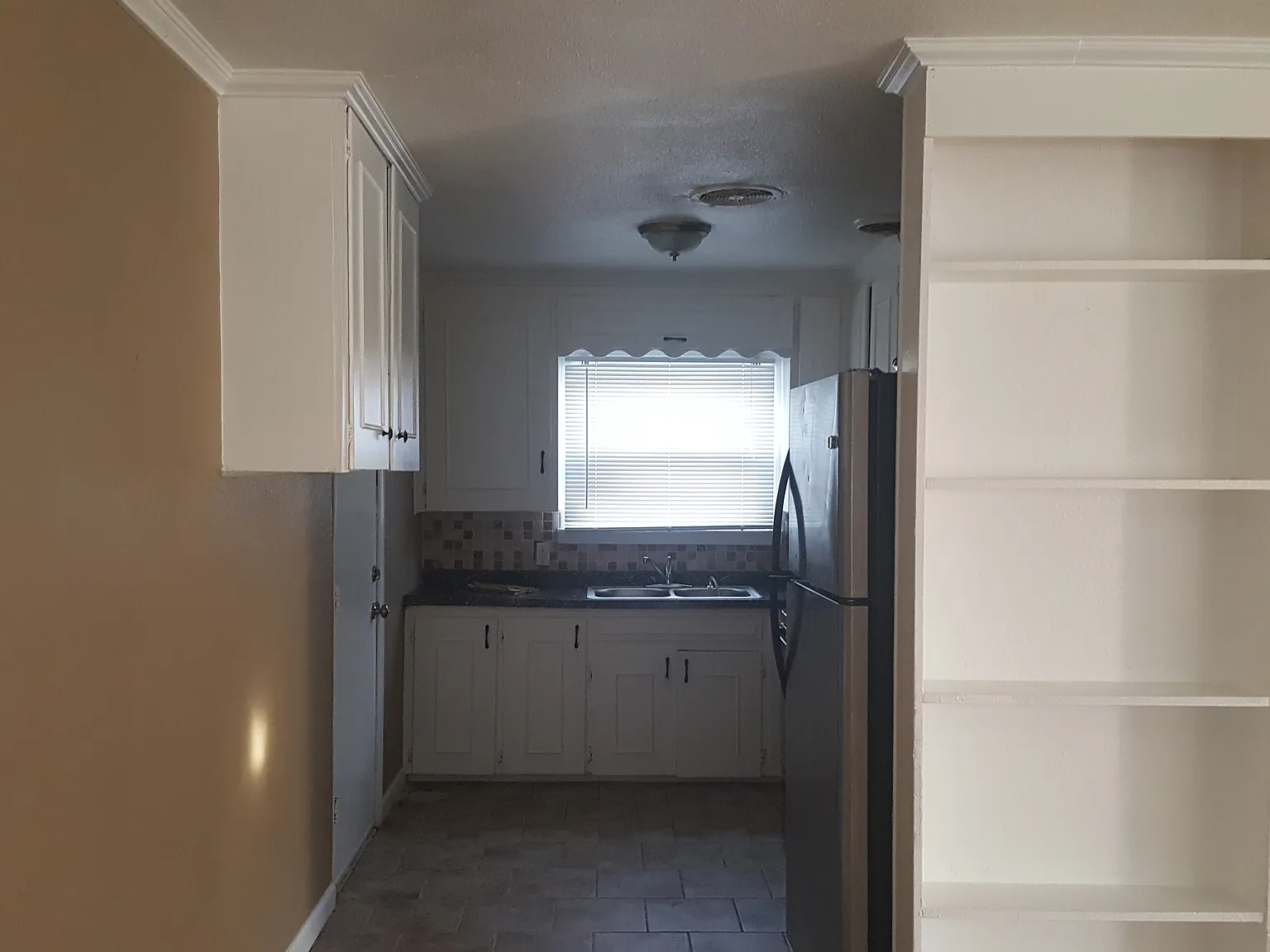 3 bed, 864 sqft, $1,295 — Photo 3