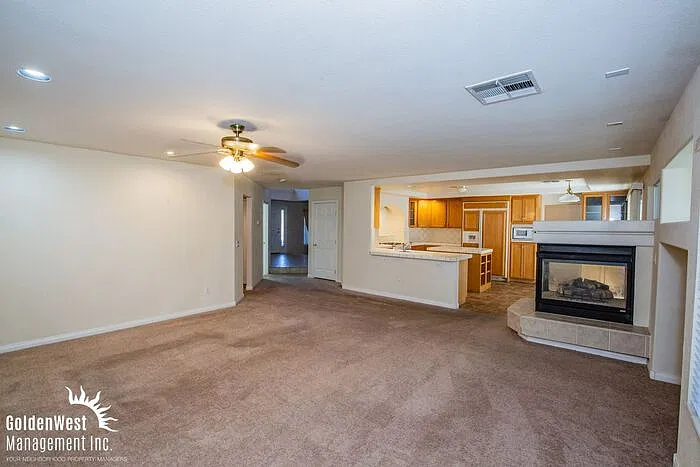 6 bed, 3.0 bath, 3257 sqft, $2,950 — Photo 3
