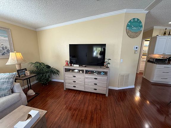 5th image of 1063 La Paloma Blvd
