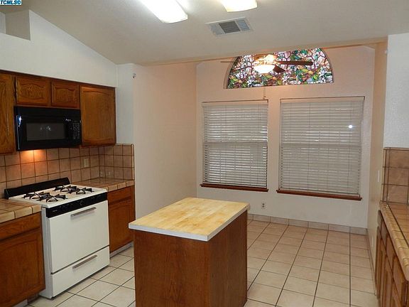 4th image of 1014 N Parkwood Ct