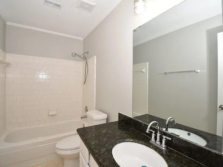 9007 Woodleigh Dr — Photo 10