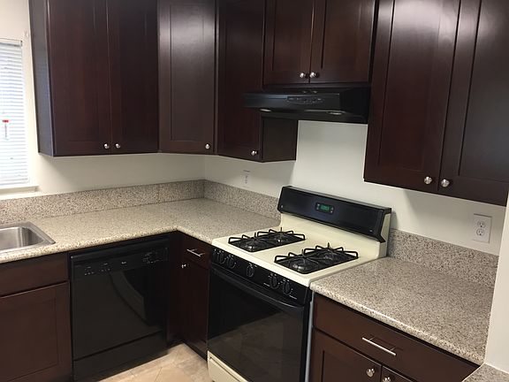 4th image of 406 S Bella Vista St