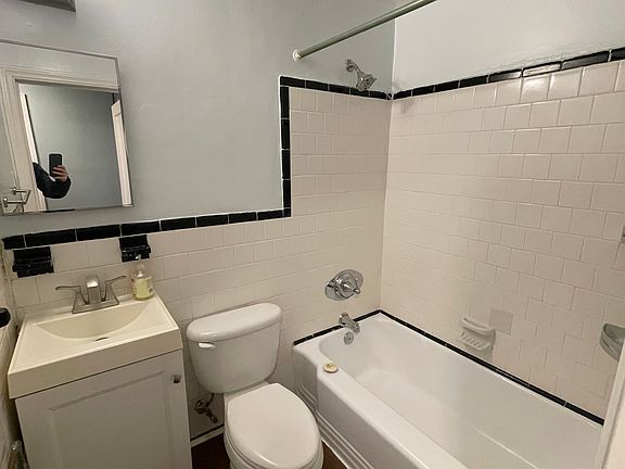 4th image of 1339 Taylor Ave #2