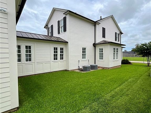 4th image of 2455 Burton Dr