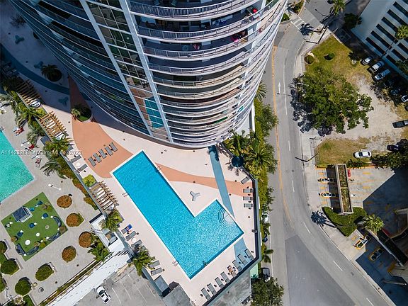 3rd image of 1750 N Bayshore Dr APT 1611