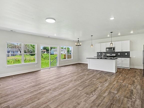 3rd image of 107 Sharon Dr