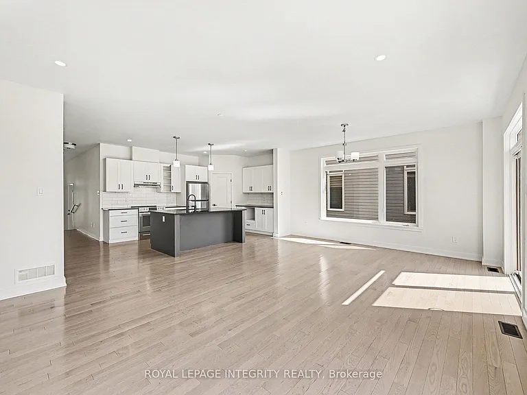 148 Thomas St S — Photo 4