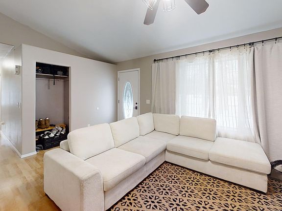 4th image of 2220 Chateau Ct