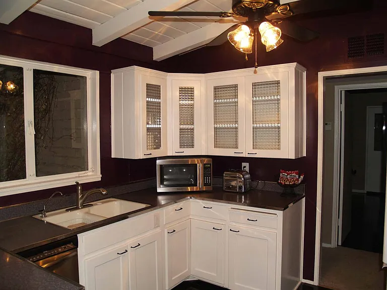 1418 Bryn Mawr Ave — Photo 3