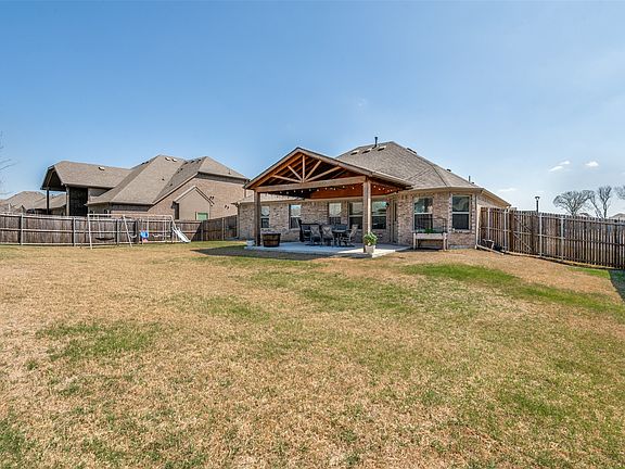 2nd image of 3011 Razorback St