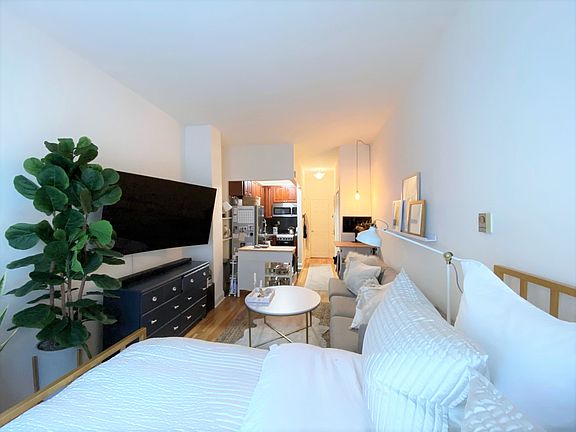 3rd image of 311 E 14th St APT 2C