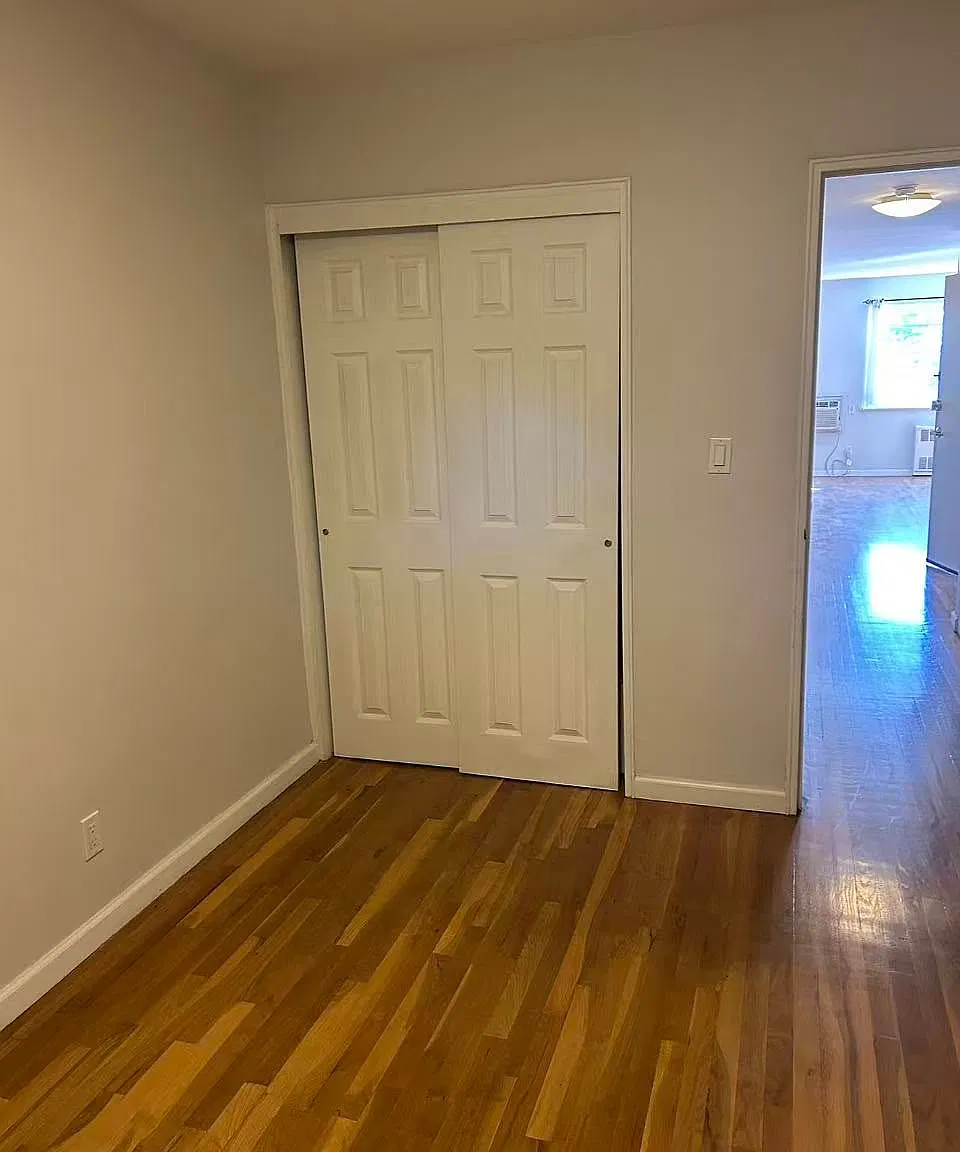 5917 Kissena Blvd — Photo 3