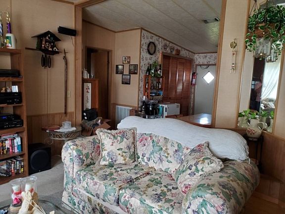 5th image of 9028 Grosse Pointe Cir