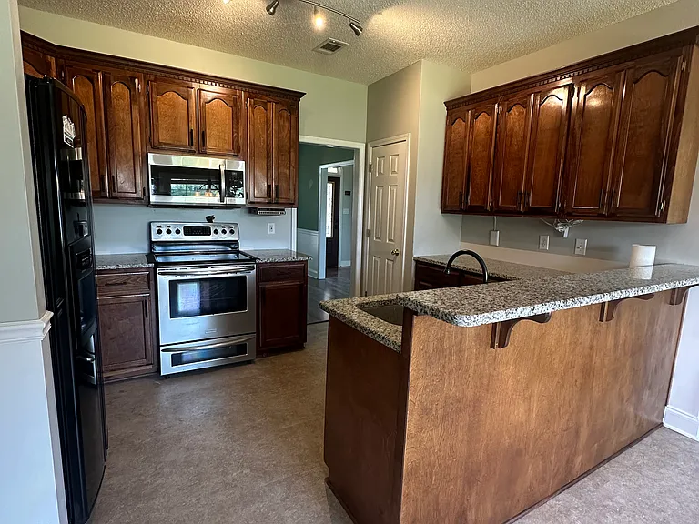 104 Elderberry Ct — Photo 6